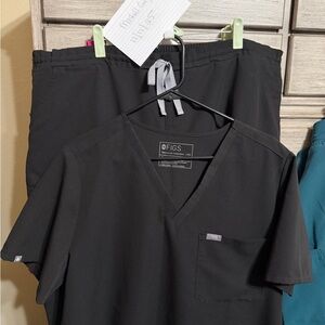 Figs Black Scrub Set